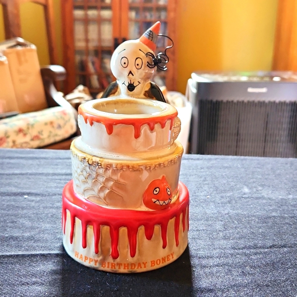 NIB Yankee Candle 15th Anniversary Boney Bunch Cake "Happy Birthday Boney"